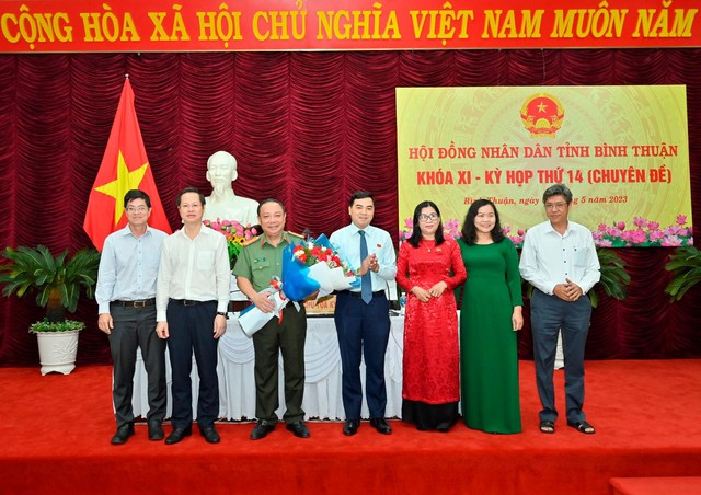 Kiện toàn nhân sự UBND tỉnh Bình Thuận - Ảnh 2.