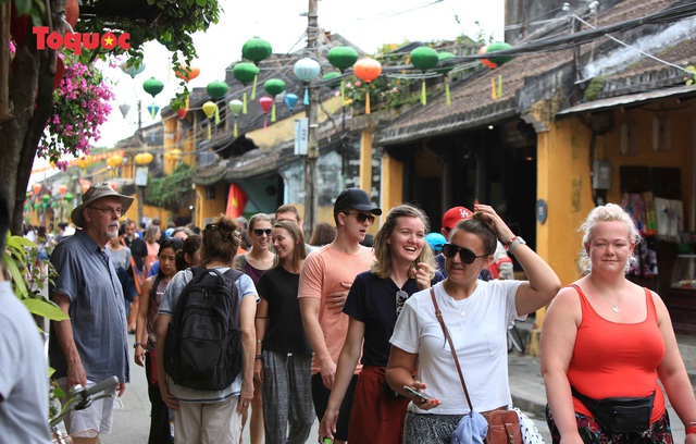 Tiếp tục tạo thuận lợi thu hút khách du lịch quốc tế đến Việt Nam - Ảnh 1.
