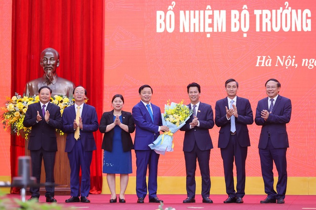 Thủ tướng Phạm Minh Chính trao quyết định và giao trọng trách cho tân Bộ trưởng Đặng Quốc khánh - Ảnh 5.