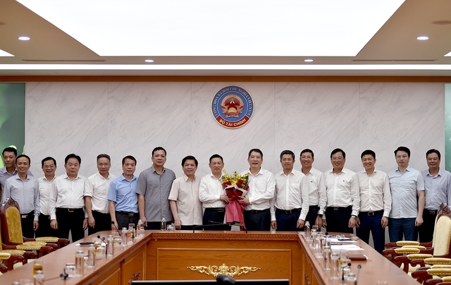 Công bố quyết định chuẩn y nhân sự Bí thư Đảng ủy Bộ Tài chính - Ảnh 2.