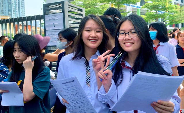 Gợi ý đáp án môn Ngữ văn thi vào lớp 10 THPT tại Hà Nội năm học 2023-2024 - Ảnh 1.