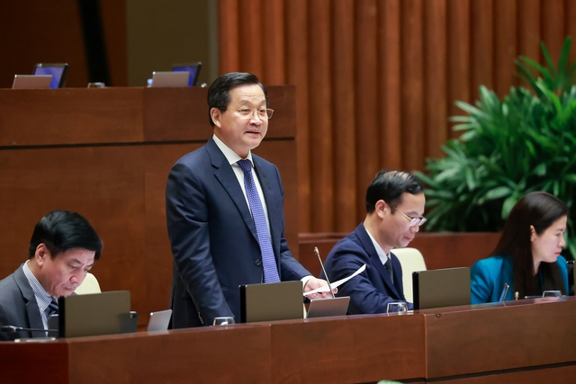 Phó Thủ tướng Lê Minh Khái báo cáo giải trình trước Quốc hội - Ảnh 3.