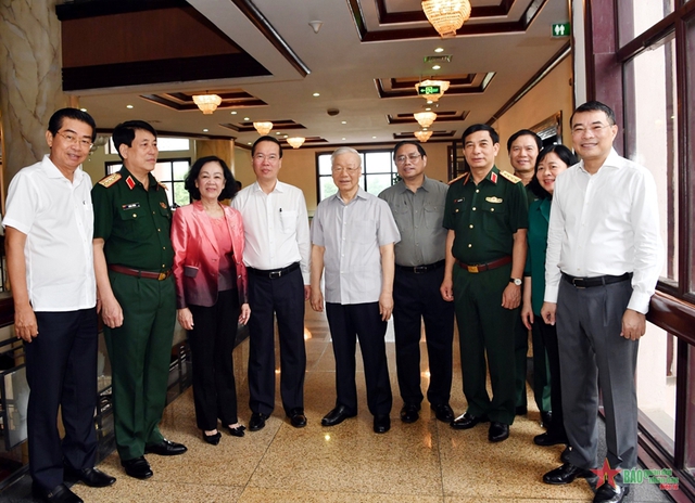 Bộ Chính trị chỉ định Chủ tịch nước Võ Văn Thưởng tham gia Ban Thường vụ Quân ủy Trung ương - Ảnh 2.