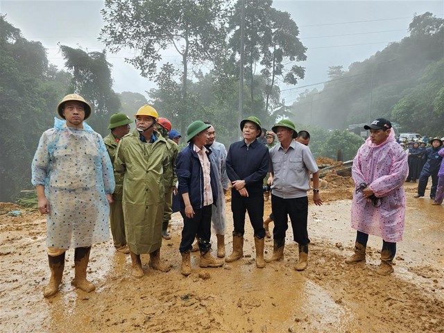 Vụ sạt lở Lâm Đồng: Phó Thủ tướng Trần Lưu Quang đến hiện trường kiểm tra, chỉ đạo khắc phục hậu quả - Ảnh 8.