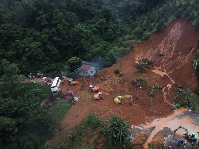 Vụ sạt lở Lâm Đồng: Phó Thủ tướng Trần Lưu Quang đến hiện trường kiểm tra, chỉ đạo khắc phục hậu quả - Ảnh 9.