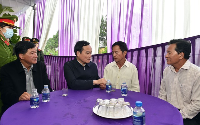 Phó Thủ tướng Trần Lưu Quang đến hiện trường kiểm tra, chỉ đạo khắc phục hậu quả vụ sạt lở nghiêm trọng tại Lâm Đồng - Ảnh 2.