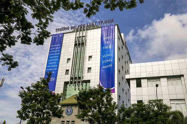Điểm chuẩn Trường Đại học Luật TPHCM năm 2023 - Ảnh 1.