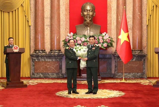 Chủ tịch nước Võ Văn Thưởng trao quyết định thăng quân hàm Thượng tướng Quân đội nhân dân Việt Nam - Ảnh 4.