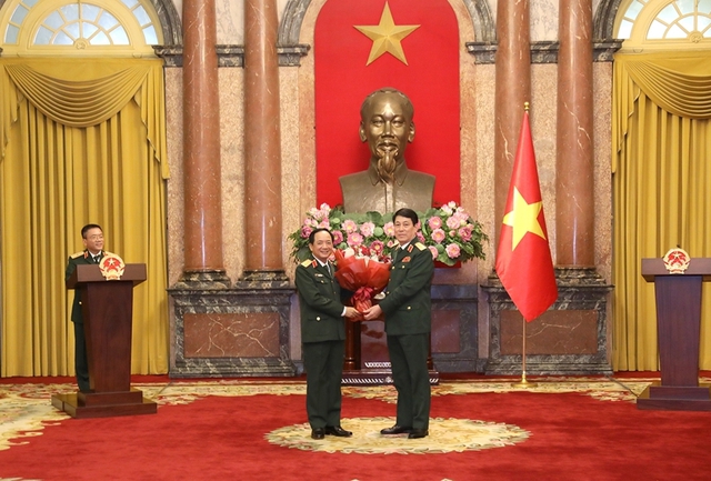 Chủ tịch nước Võ Văn Thưởng trao quyết định thăng quân hàm Thượng tướng Quân đội nhân dân Việt Nam - Ảnh 5.