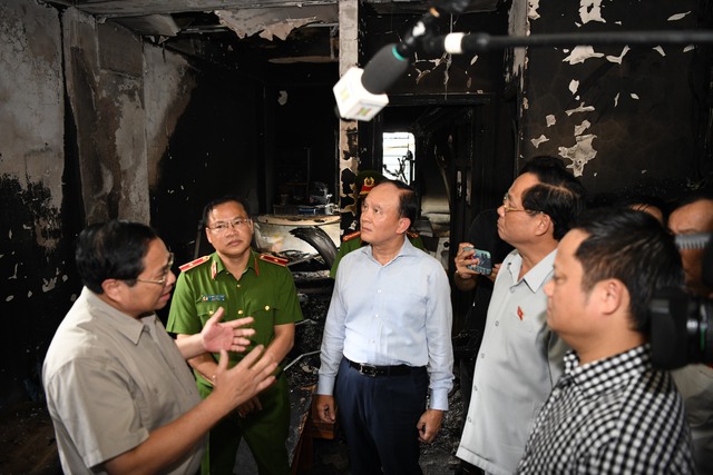 Thủ tướng thị sát hiện trường vụ cháy đặc biệt nghiêm trọng tại Hà Nội - Ảnh 5.