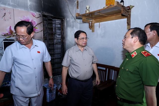 Thủ tướng thị sát hiện trường vụ cháy đặc biệt nghiêm trọng tại Hà Nội - Ảnh 8.