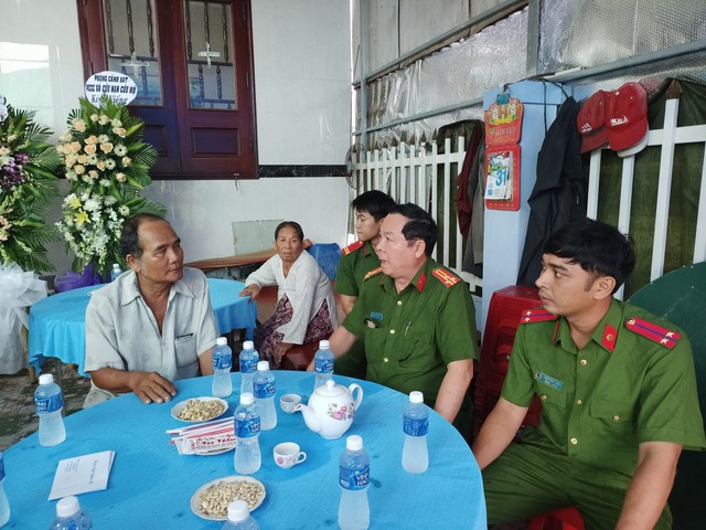 Phó Thủ tướng Trần Lưu Quang chỉ đạo thực hiện đầy đủ các chính sách với người dân tử vong khi tham gia chữa cháy, cứu nạn, cứu hộ - Ảnh 5.