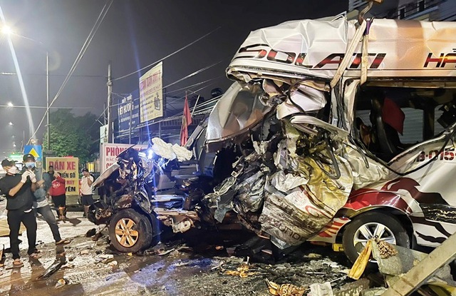 Thủ tướng chỉ đạo khắc phục hậu quả vụ tai nạn giao thông đặc biệt nghiêm trọng tại Đồng Nai - Ảnh 1.