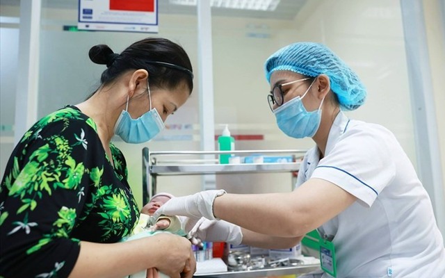 BỘ Y TẾ ĐỀ XUẤT TĂNG PHỤ CẤP TRỰC TẠI CÁC CƠ SỞ Y TẾ CÔNG LẬP- Ảnh 1.