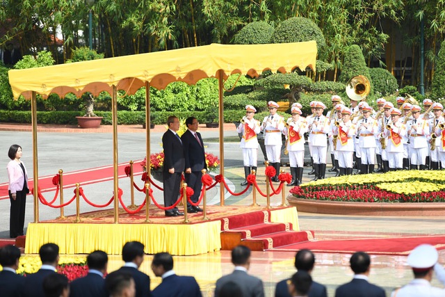 THỦ TƯỚNG PHẠM MINH CHÍNH CHỦ TRÌ LỄ ĐÓN CHÍNH THỨC VÀ HỘI ĐÀM VỚI THỦ TƯỚNG TRUNG QUỐC LÝ CƯỜNG- Ảnh 4.