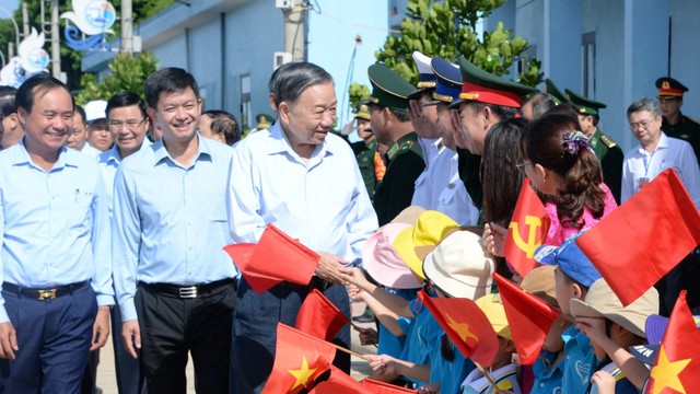 Tổng Bí thư, Chủ tịch nước Tô Lâm thăm, làm việc tại huyện đảo tiền tiêu của Tổ quốc - 'Hòn ngọc xanh trên miền đất lửa'- Ảnh 2.