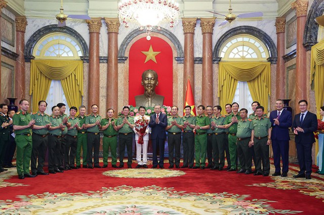 Tổng Bí thư, Chủ tịch nước Tô Lâm trao quyết định thăng quân hàm 3 Đại tướng, Thượng tướng- Ảnh 11.