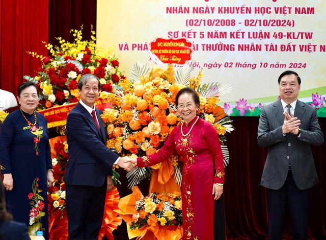 Đồng hành "PHỤ HUYNH VẬN"; KHUYẾN HỌC, KHUYẾN TÀI nhưng không KHUYẾN BỆNH THÀNH TÍCH, thúc đẩy SỰ HÁO DANH- Ảnh 4.