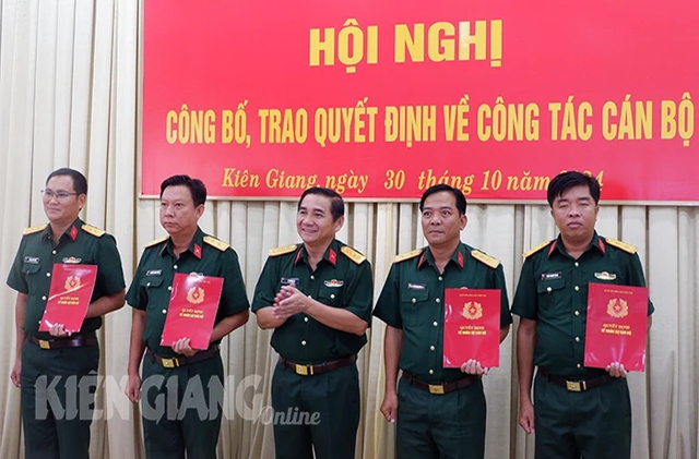 Bổ nhiệm Phó Tham mưu trưởng Bộ CHQS tỉnh, Chỉ huy trưởng Ban CHQS thành phố- Ảnh 1.