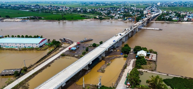 Nam Định đẩy nhanh tiến độ các dự án giao thông trọng điểm, tạo “đường băng” để "cất cánh"- Ảnh 3.