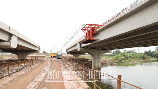 Nam Định đẩy nhanh tiến độ các dự án giao thông trọng điểm, tạo “đường băng” để "cất cánh"- Ảnh 1.