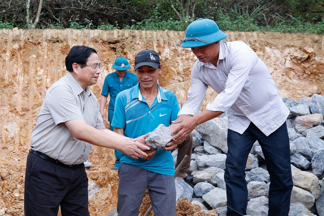 Thủ tướng chỉ thị đẩy nhanh triển khai xóa nhà tạm, nhà dột nát trên cả nước- Ảnh 1.