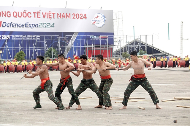 SU-30MK2, trực thăng, Đặc công, Quân khuyển sẽ trình diễn tại Lễ khai mạc Triển lãm Quốc phòng 2024- Ảnh 4.