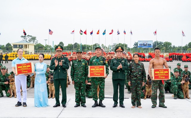 SU-30MK2, trực thăng, Đặc công, Quân khuyển sẽ trình diễn tại Lễ khai mạc Triển lãm Quốc phòng 2024- Ảnh 10.