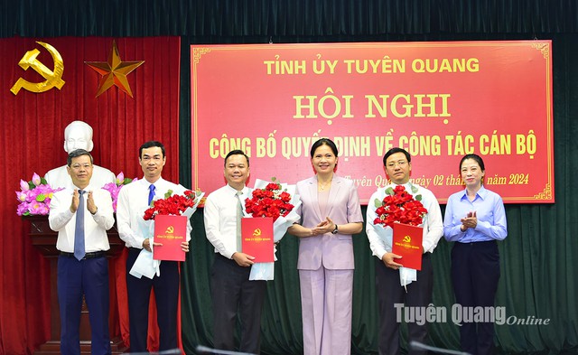 Chỉ định, chuẩn y tân Bí thư Đảng ủy Khối, Bí thư Huyện ủy- Ảnh 1.