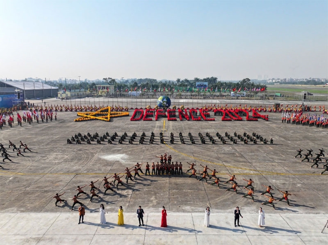 Những loại vũ khí hiện đại của Nga, Mỹ trưng bày tại Triển lãm Quốc phòng Quốc tế Việt Nam 2024- Ảnh 1.