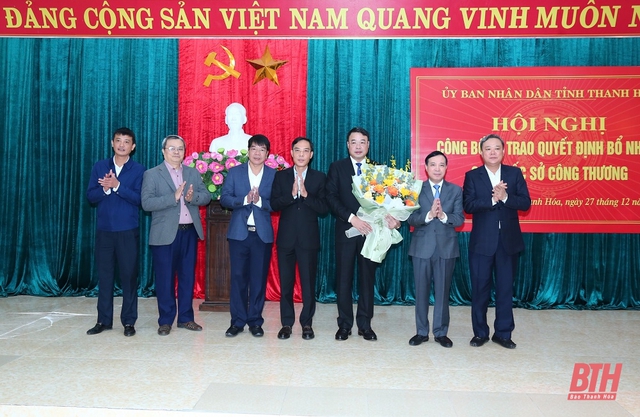 Điều động, bổ nhiệm Chủ tịch UBND thành phố giữ chức Giám đốc Sở- Ảnh 2. Điều động, bổ nhiệm Chủ tịch UBND thành phố giữ chức Giám đốc Sở- Ảnh 2.