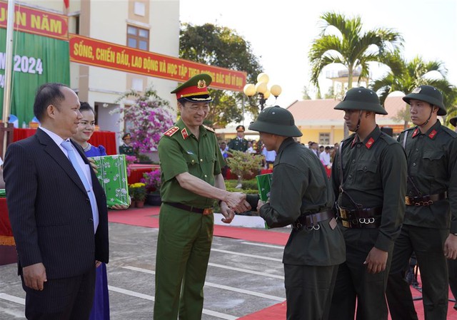 Tuổi trẻ cả nước náo nức lên đường thực hiện nghĩa vụ Công an nhân dân- Ảnh 3.