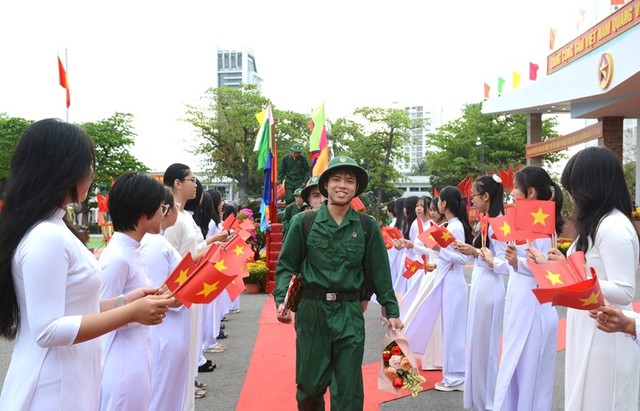 NGÀY HỘI TÒNG QUÂN 2024: Nữ cử nhân, anh em ruột xếp bút nghiên, rời giảng đường, nhà máy lên đường nhập ngũ- Ảnh 34.