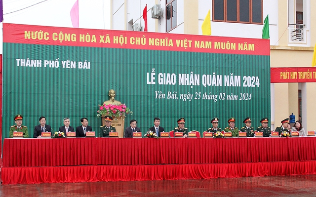 NGÀY HỘI TÒNG QUÂN 2024: Nữ cử nhân, anh em ruột xếp bút nghiên, rời giảng đường, nhà máy lên đường nhập ngũ- Ảnh 28.