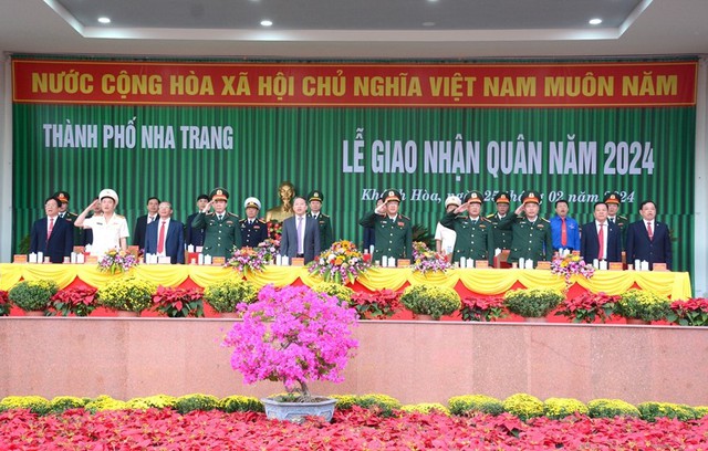 NGÀY HỘI TÒNG QUÂN 2024: Nữ cử nhân, anh em ruột xếp bút nghiên, rời giảng đường, nhà máy lên đường nhập ngũ- Ảnh 33.