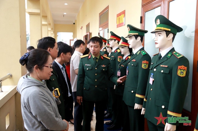 Lực lượng diễu binh kỷ niệm 70 năm Chiến thắng Điện Biên Phủ sẽ sử dụng mẫu Lễ phục mới- Ảnh 1.