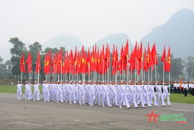 Hợp luyện các khối diễu binh, diễu hành kỷ niệm 70 năm Chiến thắng Điện Biên Phủ- Ảnh 13.