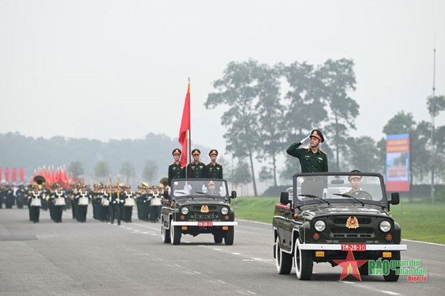 Hợp luyện các khối diễu binh, diễu hành kỷ niệm 70 năm Chiến thắng Điện Biên Phủ- Ảnh 5.