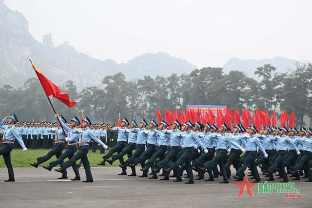 Hợp luyện các khối diễu binh, diễu hành kỷ niệm 70 năm Chiến thắng Điện Biên Phủ- Ảnh 4.