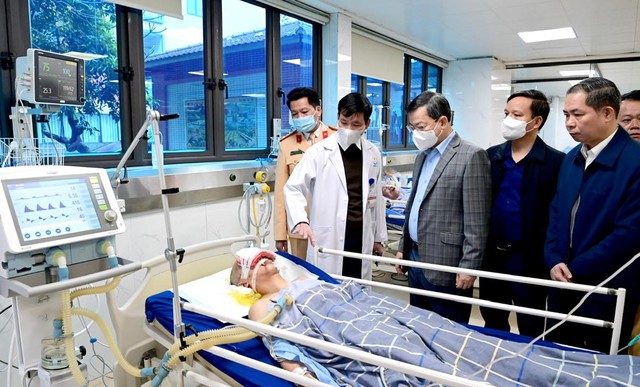 Phó Thủ tướng chỉ đạo khẩn trương khắc phục hậu quả vụ tai nạn giao thông thảm khốc làm 5 người tử vong- Ảnh 2.