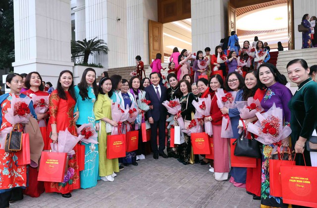 Tỏa sáng phẩm chất cao đẹp của người Phụ nữ Việt Nam, góp phần xây dựng đất nước ngày càng hùng cường, thịnh vượng, nhân dân ấm no, hạnh phúc- Ảnh 5.