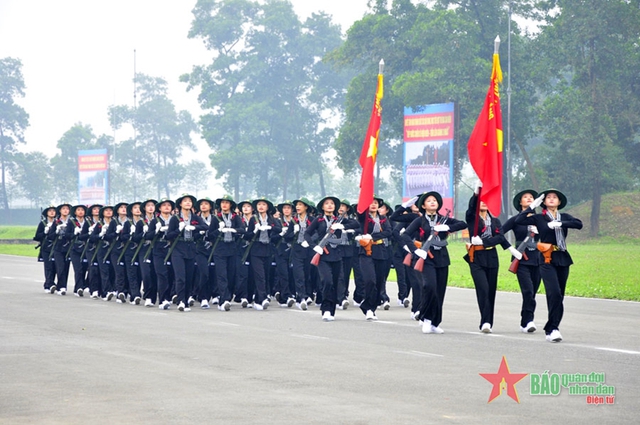 Những “bóng hồng” công an, quân đội tích cực luyện tập diễu binh- Ảnh 21.