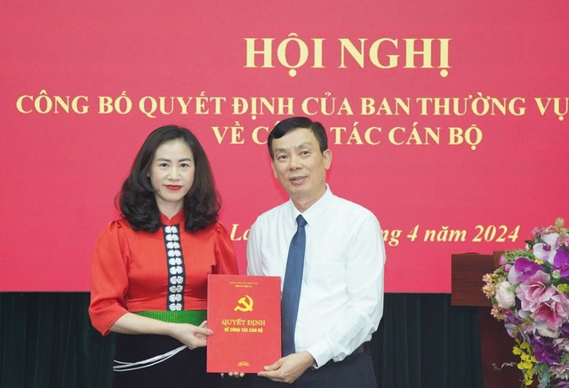 Trao quyết định bổ nhiệm nữ Phó Trưởng ban Nội chính Tỉnh ủy- Ảnh 1.