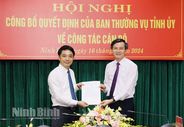 Công bố quyết định của Ban Thường vụ Tỉnh ủy Ninh Bình về công tác cán bộ- Ảnh 1.