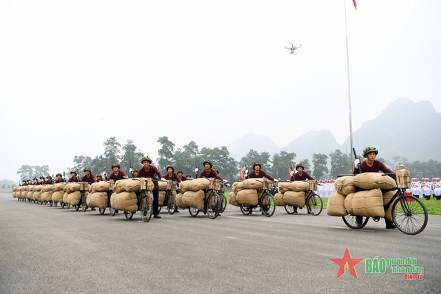Biểu dương các lực lượng diễu binh, diễu hành kỷ niệm 70 năm Chiến thắng Điện Biên Phủ- Ảnh 8.
