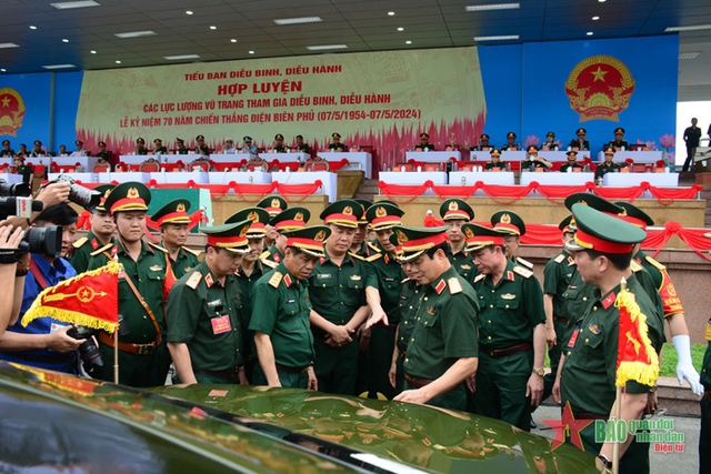 Biểu dương các lực lượng diễu binh, diễu hành kỷ niệm 70 năm Chiến thắng Điện Biên Phủ- Ảnh 9.