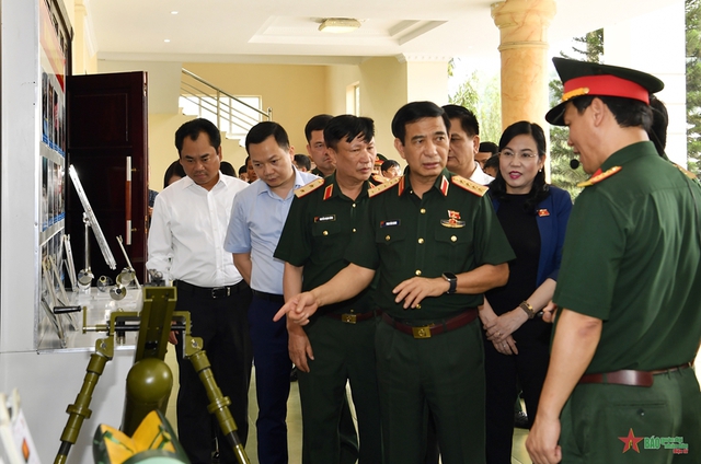 Đại tướng Phan Văn Giang: Hoàn thiện hệ thống pháp luật về công nghiệp quốc phòng góp phần giữ nước từ khi nước chưa nguy- Ảnh 3.