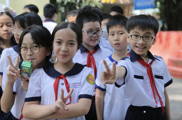 Lịch nghỉ lễ 30/4-1/5 của giáo viên, học sinh thành phố Hà Nội và thành phố Hồ Chí Minh- Ảnh 1.