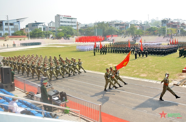 Đại tướng Phan Văn Giang động viên lực lượng diễu binh, diễu hành kỷ niệm 70 năm Chiến thắng Điện Biên Phủ- Ảnh 1.