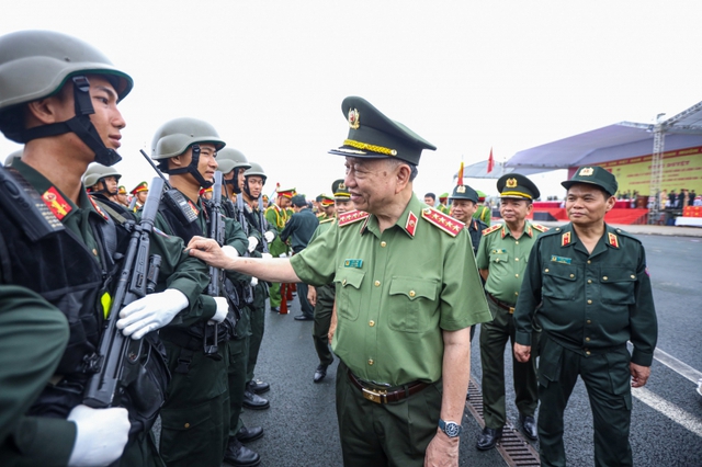 Bộ trưởng Tô Lâm: Diễu binh, diễu hành phải đều, đẹp, thống nhất, thể hiện sự uy nghiêm, dũng mãnh của lực lượng vũ trang chiến đấu- Ảnh 2.